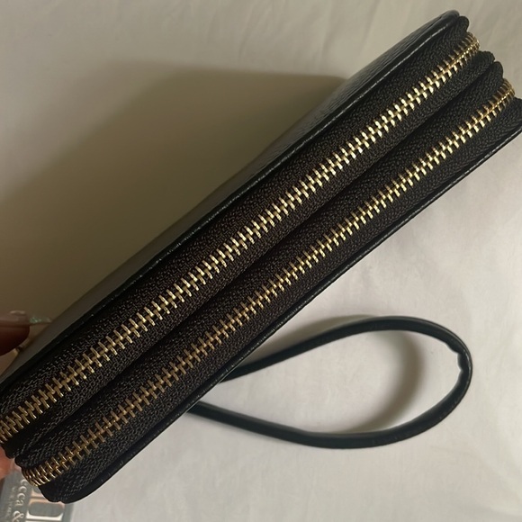 Rebecca & Rifka multifunctional double zip wallet with detachable wrist strap - Picture 2 of 6